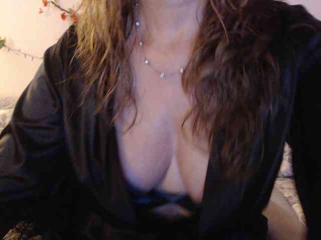 goodSnowQueen Live Webcam on BongaCams