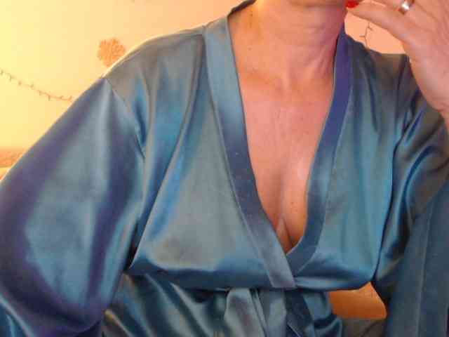 goodSnowQueen webcam