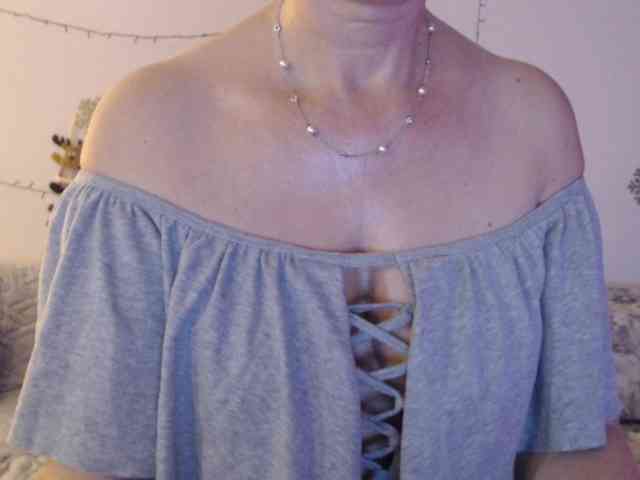 goodSnowQueen webcam