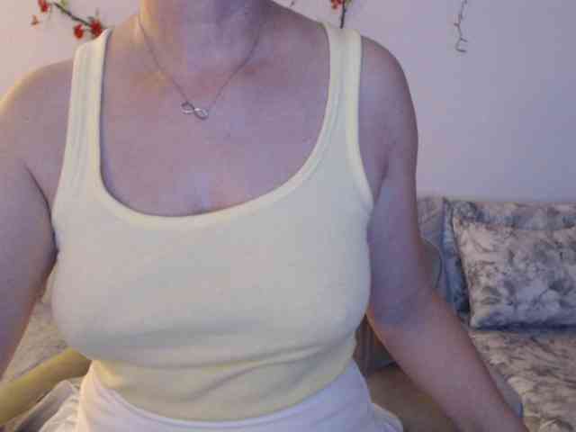goodSnowQueen webcam