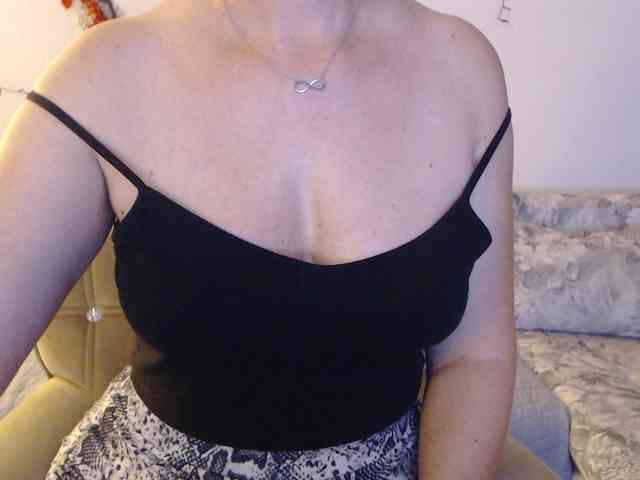 goodSnowQueen webcam