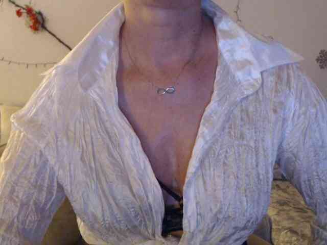 goodSnowQueen webcam
