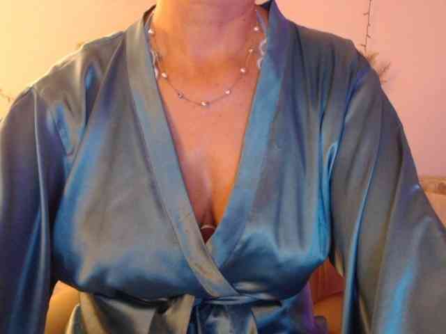 goodSnowQueen webcam