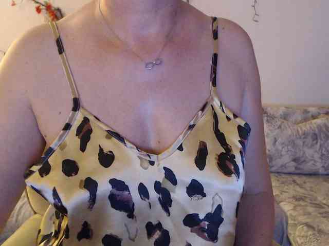 goodSnowQueen webcam