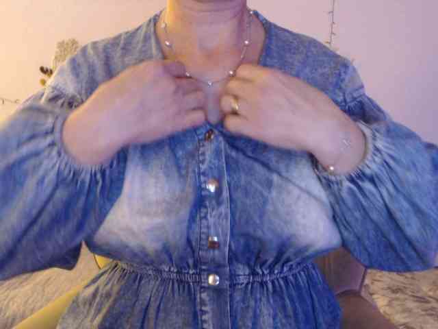 goodSnowQueen webcam