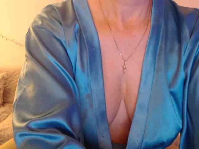 goodSnowQueen webcam