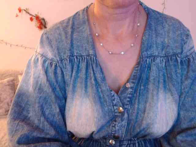 goodSnowQueen webcam