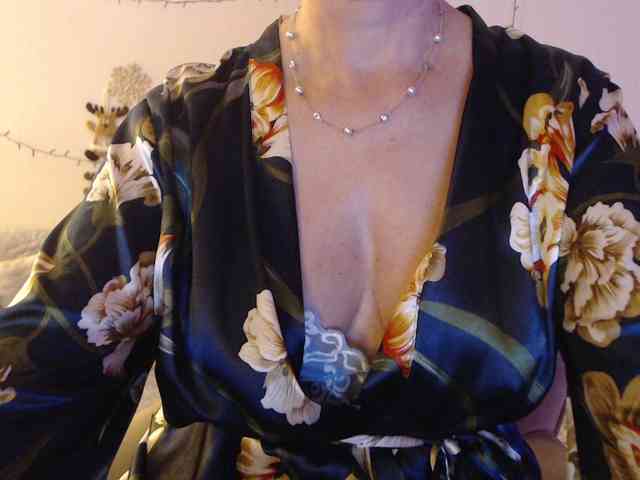 goodSnowQueen webcam