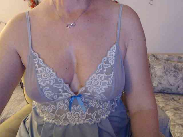 goodSnowQueen webcam