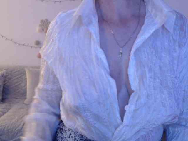 goodSnowQueen webcam