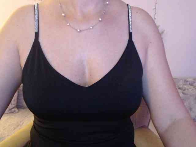 goodSnowQueen webcam