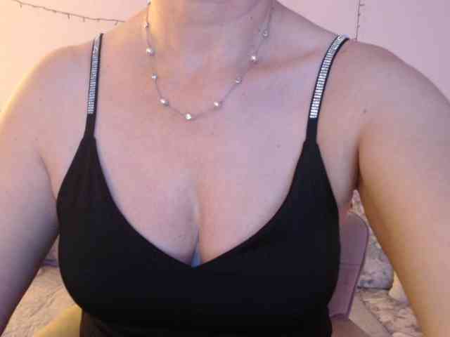 goodSnowQueen webcam