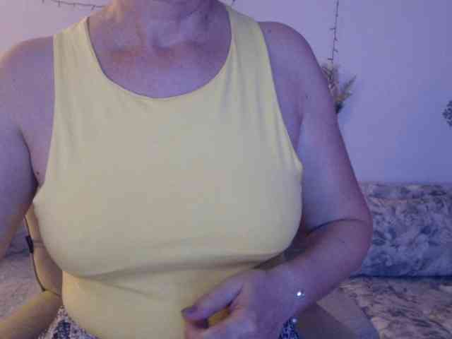 goodSnowQueen webcam