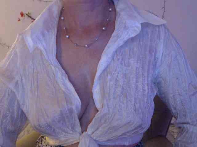 goodSnowQueen goodSnowQueen