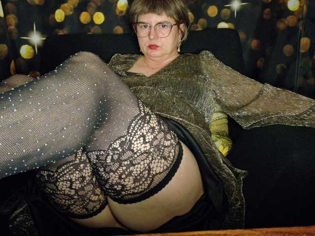 Checkout Yanikkka, she wants to peak for your indulgence Yanikkka from BongaCams