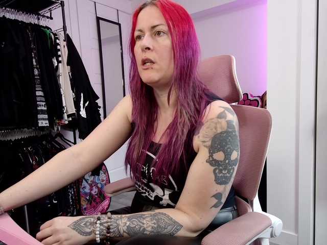 gennyrock's BongaCams show and profile