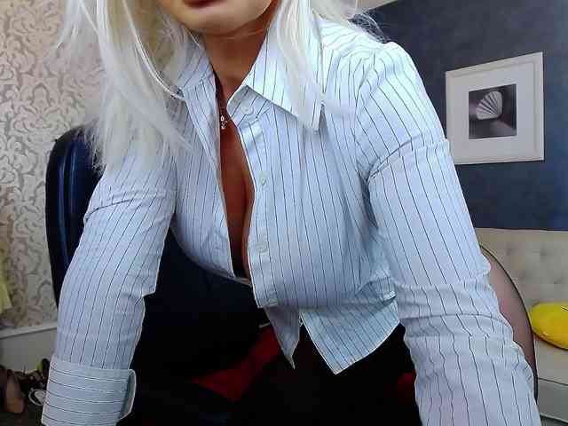 Miss-Kora webcam