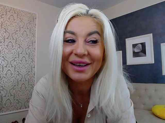 Miss-Kora webcam