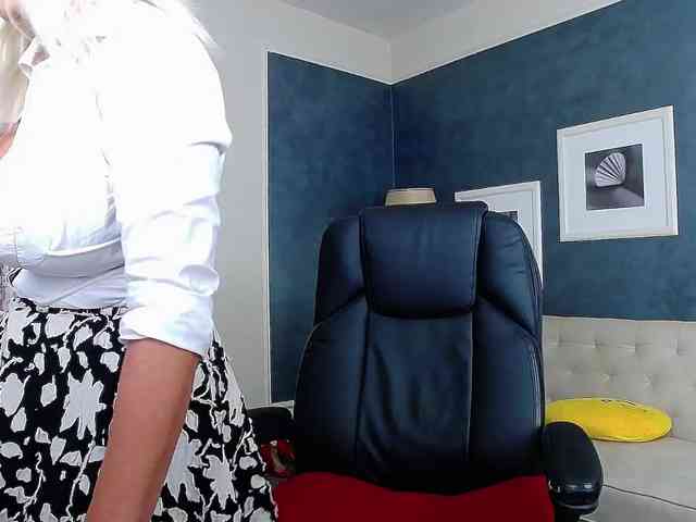 Miss-Kora webcam