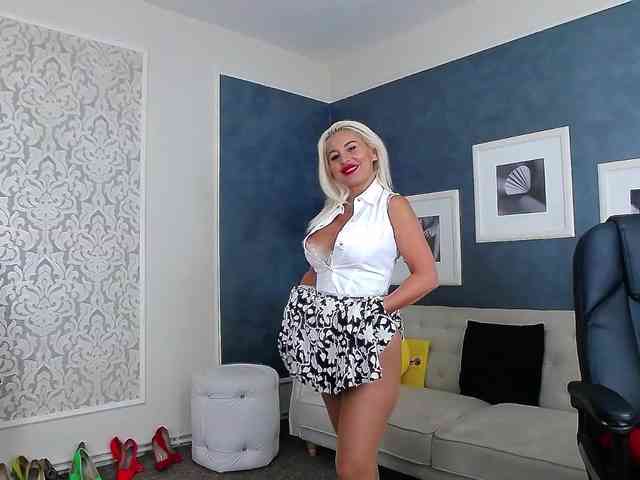Miss-Kora webcam
