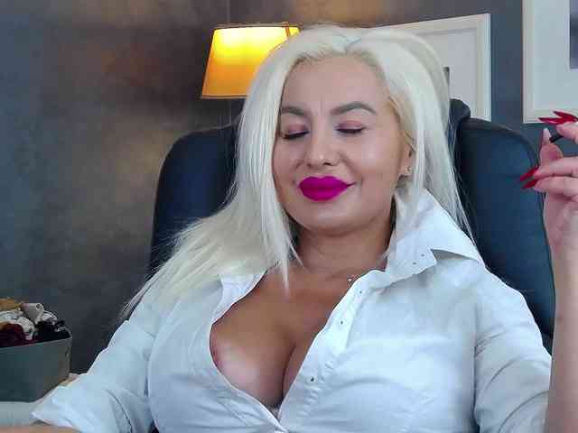 Miss-Kora webcam