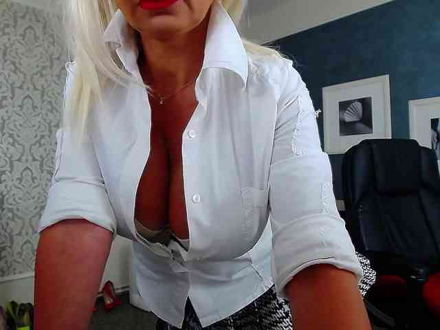 Miss-Kora webcam