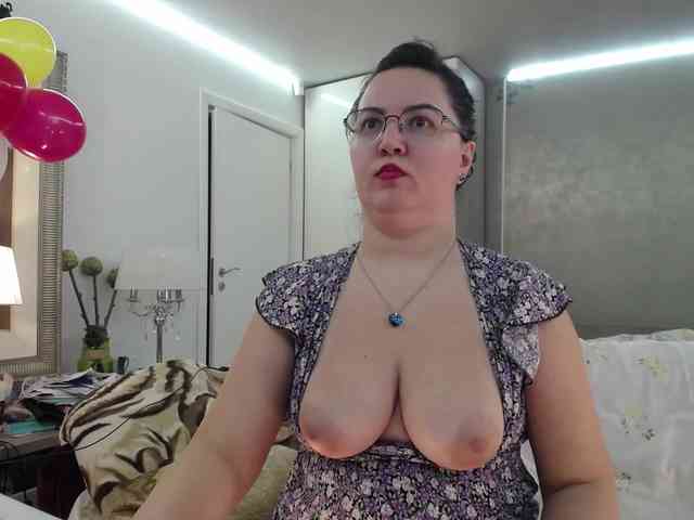 ILoveToFeelU ILoveToFeelU