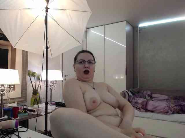 ILoveToFeelU webcam