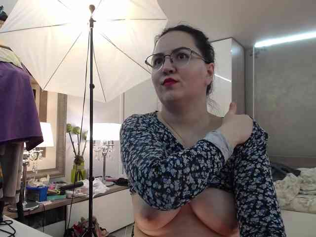 ILoveToFeelU webcam