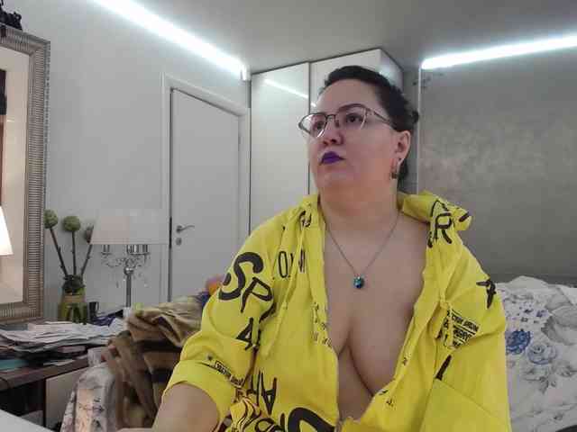 ILoveToFeelU Live Webcam on BongaCams