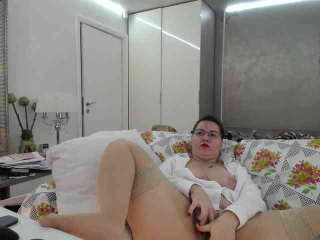 ILoveToFeelU ILoveToFeelU