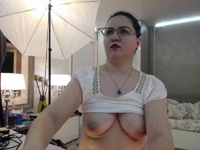 ILoveToFeelU webcam