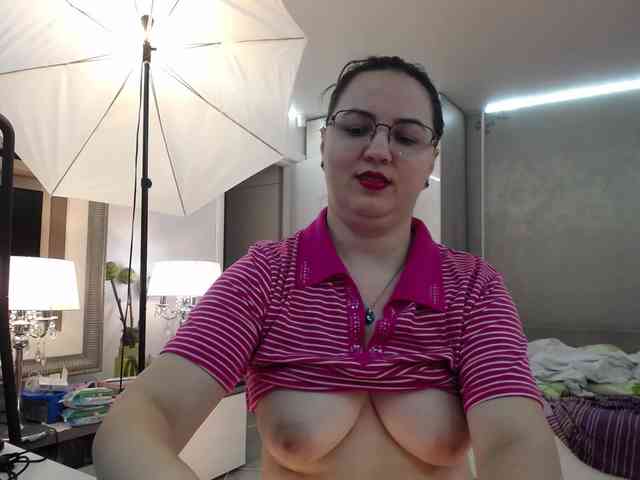 ILoveToFeelU webcam