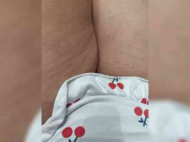 upskirt webcam LybimKa24