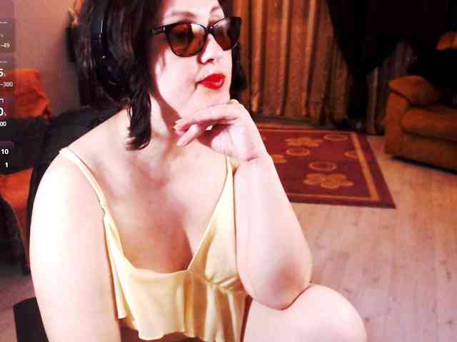 Group chat for 40 tokens, Full privates for 90 tokens, Privates for 60 89 t..., older naked 7