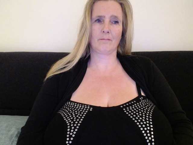 XXNikkie's BongaCams show and profile