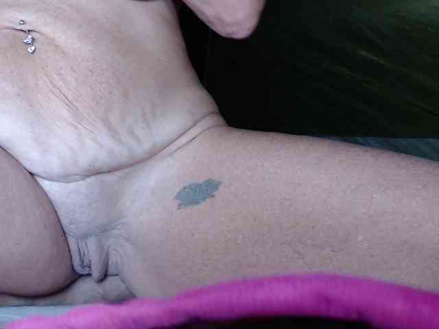 April_XO webcam