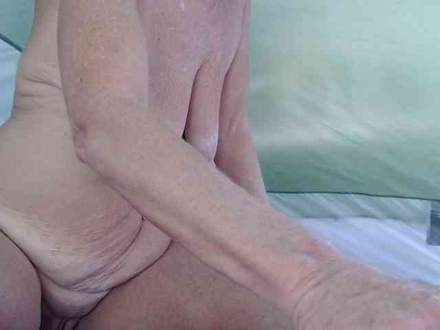 April_XO webcam