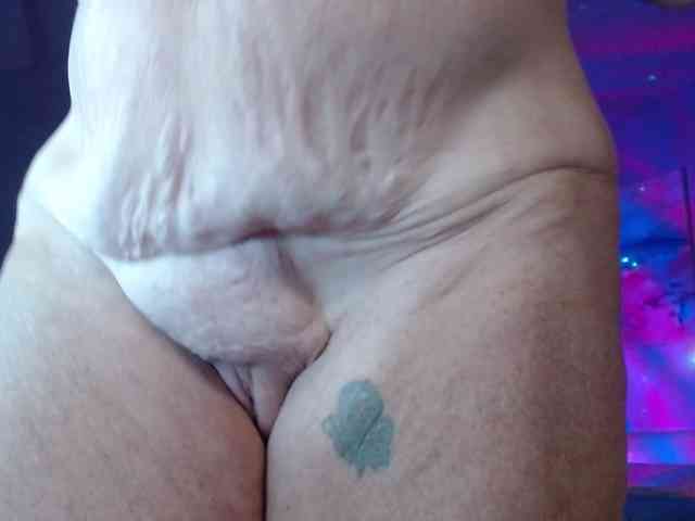 April_XO webcam