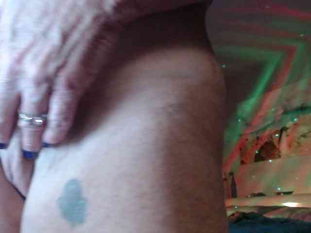 April_XO webcam