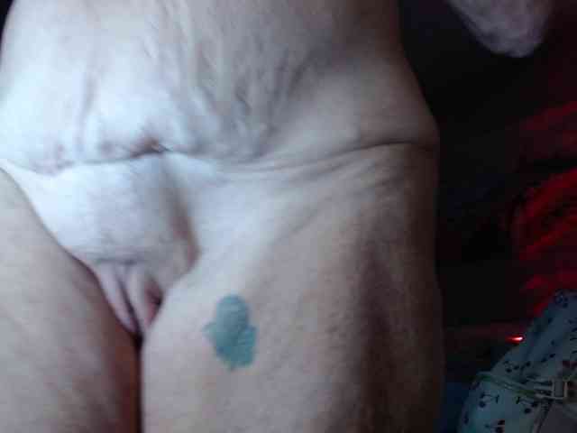 April_XO webcam