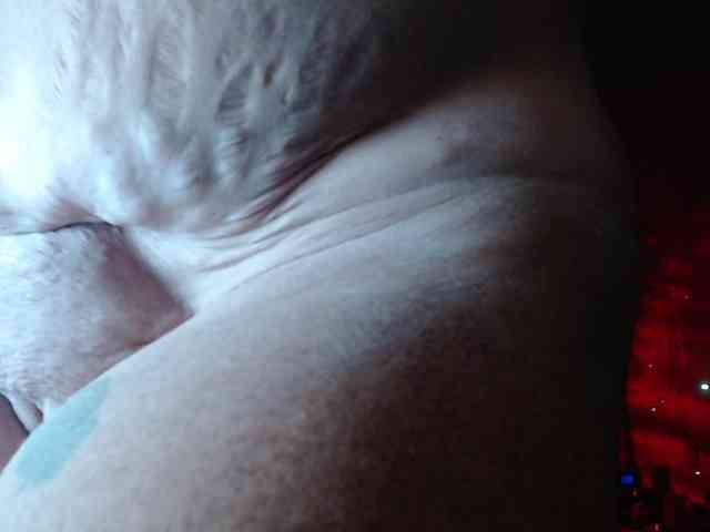 April_XO webcam