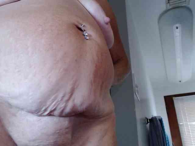 April_XO webcam