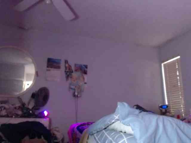 April_XO webcam