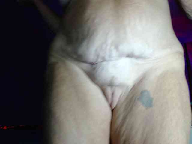 April_XO webcam
