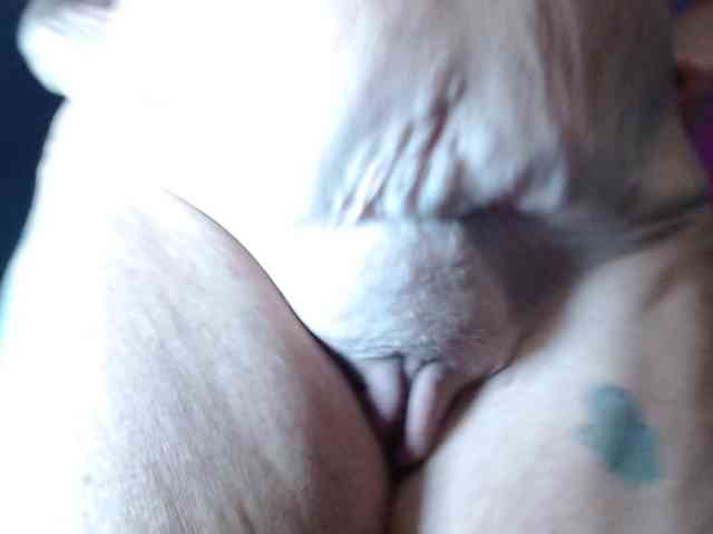 April_XO webcam