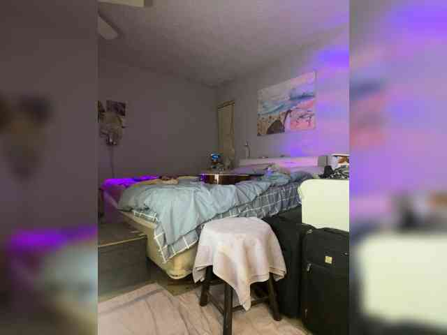 April_XO webcam