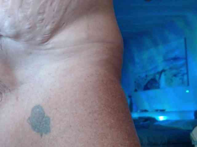 April_XO webcam
