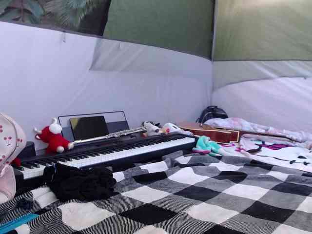 April_XO webcam