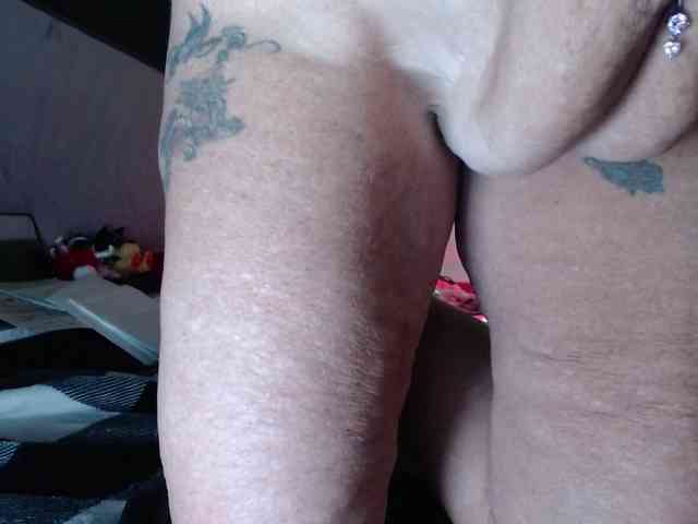 April_XO webcam